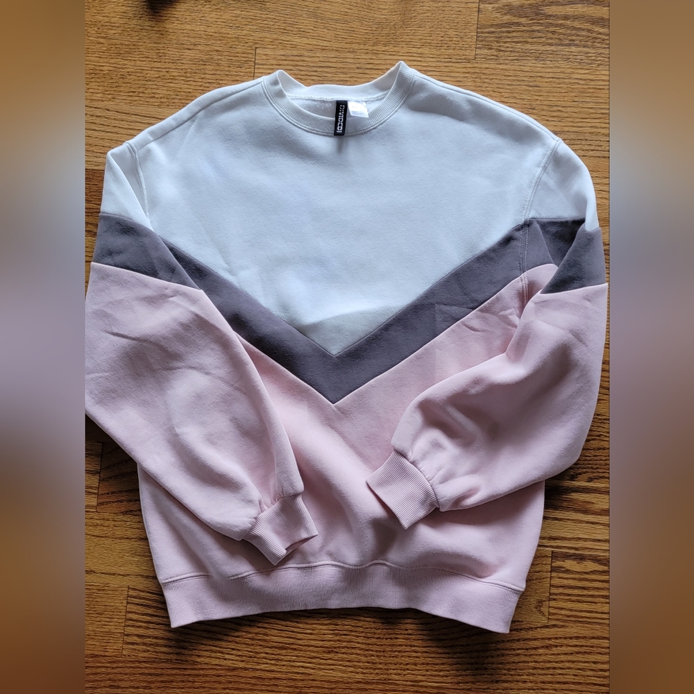 H&M Divided Women's pullover sweater size XS